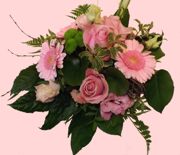 Blumenstrauß mit rosa Rosen und Margeriten